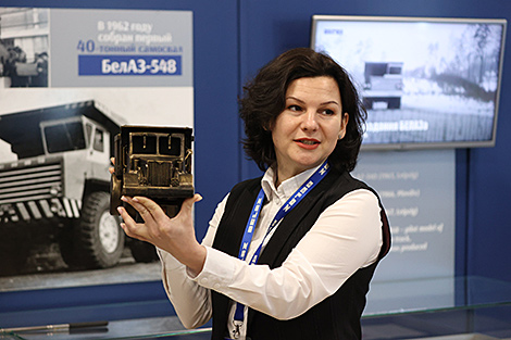 Новый кормосмеситель-раздатчик "АМКОДОР" прошел сертификацию ЕАЭС