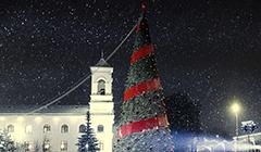 Рождество в Беларуси: с красивыми богослужениями в храмах, белорусским застольем, зимними чародеями, народными Колядами и процессиям ряженых