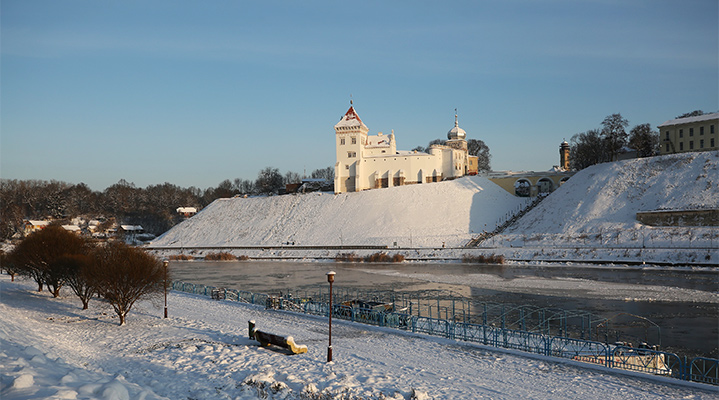 Старый замок на берегу Немана в Гродно