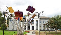 Что посмотреть в Ивацевичах и окрестностях: часть грандиозного инструмента в городе, дворец-замок из рыцарских грез, связавший моря канал, героическая "Хованщина" и партизанский Дед Мороз
