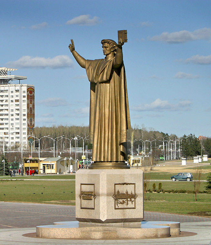 A monument to Francysk Skaryna at the National Library