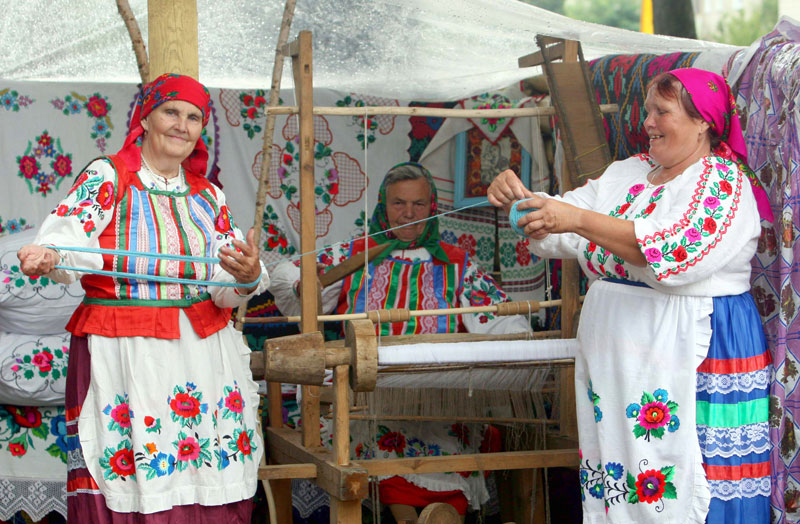 Belarusian women still make skilful use of an old weaving machine