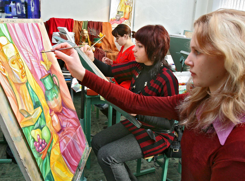 A painting lesson in Vitebsk State Technological College