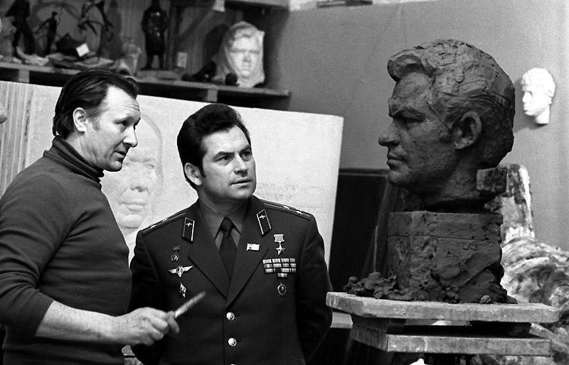 USSR cosmonaut Vladimir Kovalenok in a Minsk studio of sculptor Ivan Misko