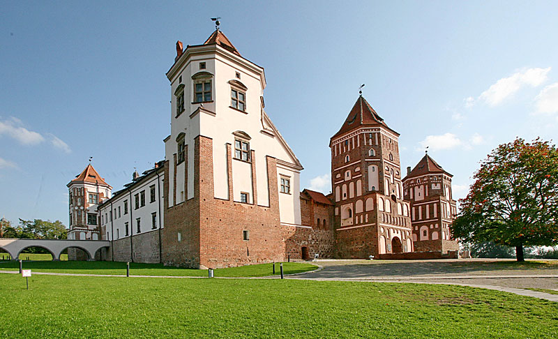 Mir Castle today