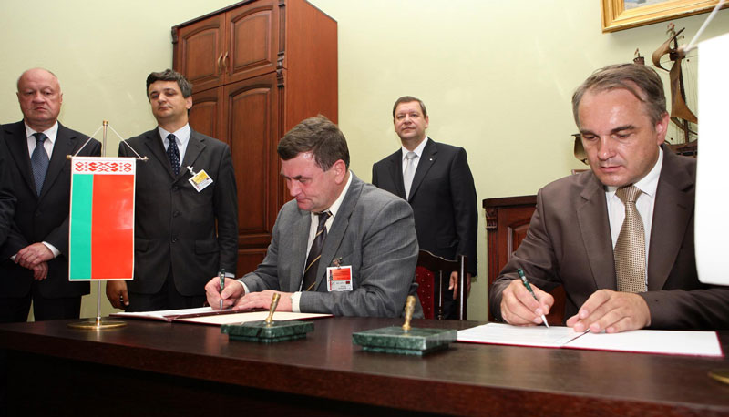 Energy industry officials of Poland and Belarus ink a memorandum