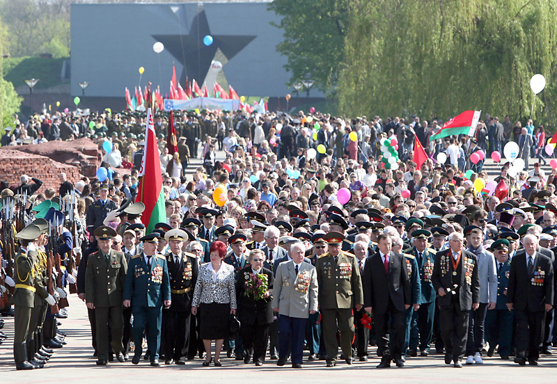 Парад у мемарыяльным комплексе 