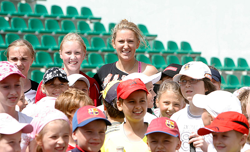Victoria Azarenka gives a master class to young athletes in Minsk (2012)