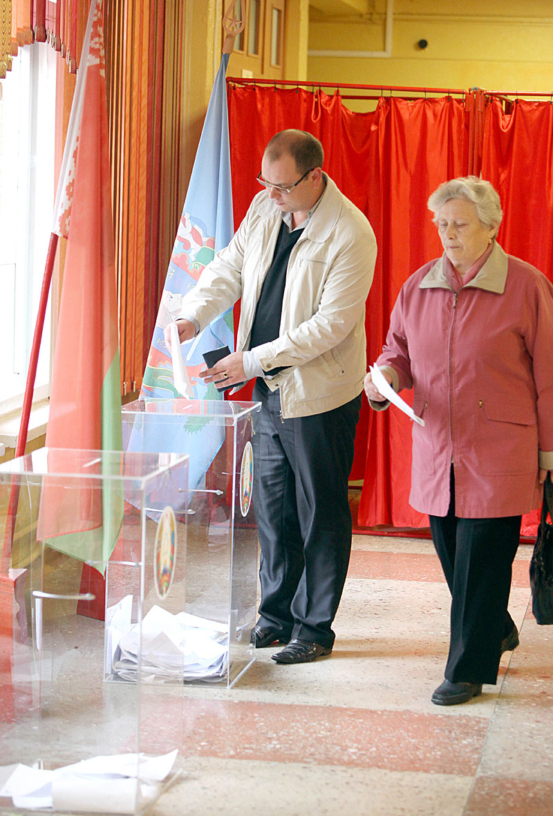 Voting at one of the polling stations in Vitebsk region, 2012