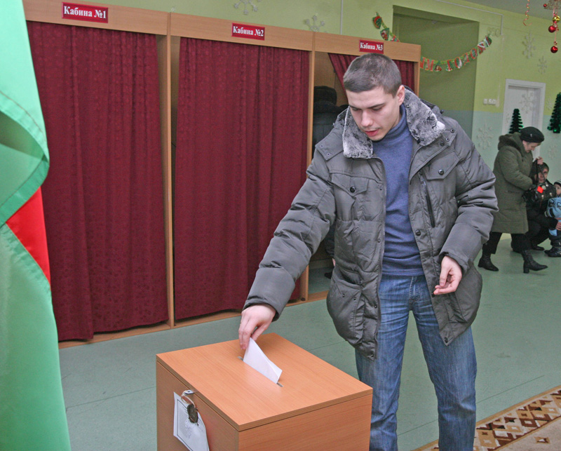 На избирательном участке в Бресте, 2010