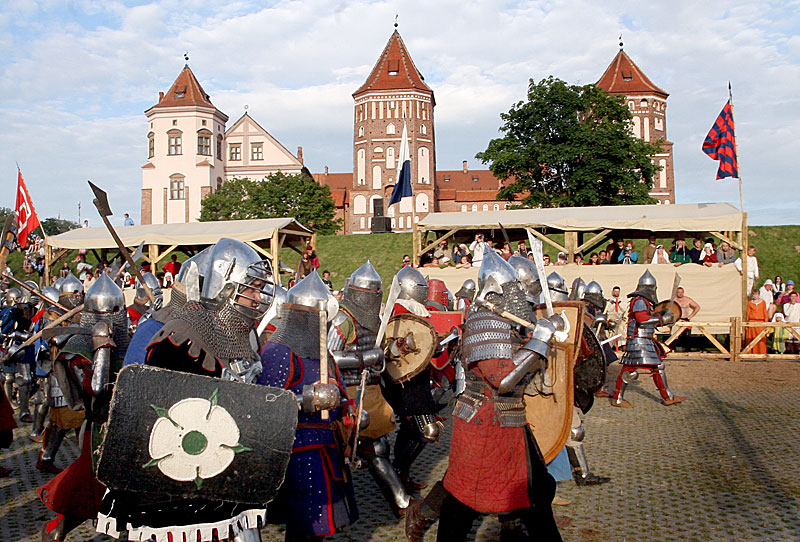 The Heritage of the Past, an international medieval reenactment festival, in Mir Castle