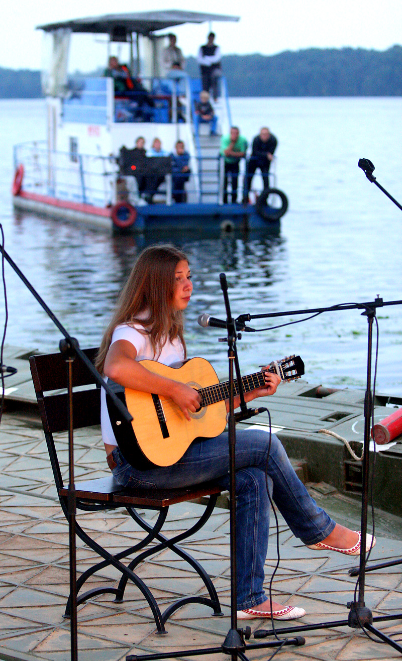 2010 Bard Music & Fishing Festival. A guitar poetry concert