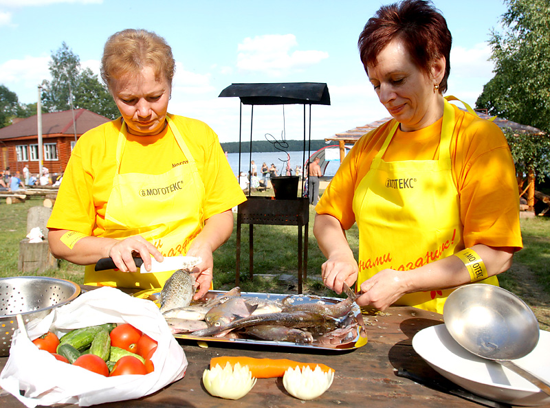 Fish broth cooking contest