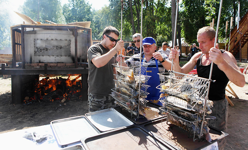 A record big fish broth (3,200 liters) was  cooked at Bard Music & Fishing 2013