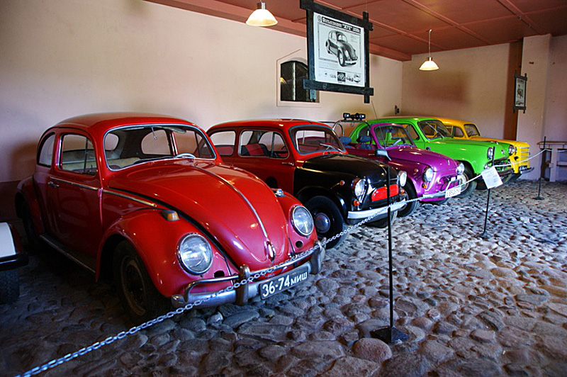 Shed with vintage cars in Dudutki