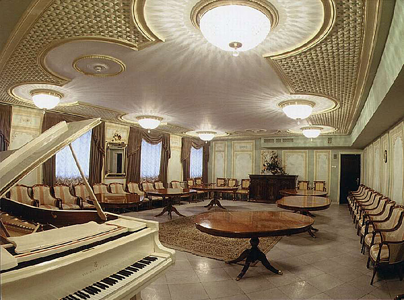 White Living Room at the Palace of the Rumyantsevs and the Paskeviches