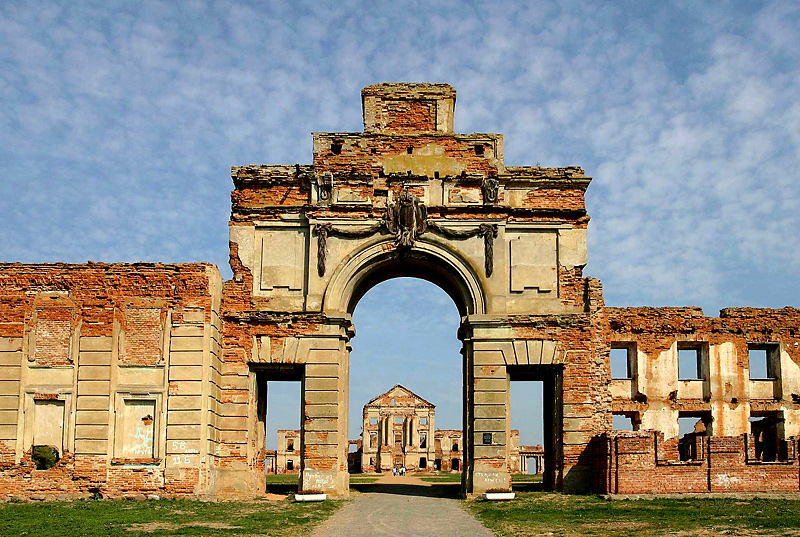 The palace complex in Ruzhany (2005)