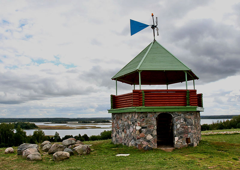 Mount Mayak is the best observation point in the vicinity of the Braslav Lakes