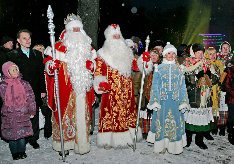 Russian and Belarusian Father Frosts meet in Belovezhskaya Pushcha (2010)