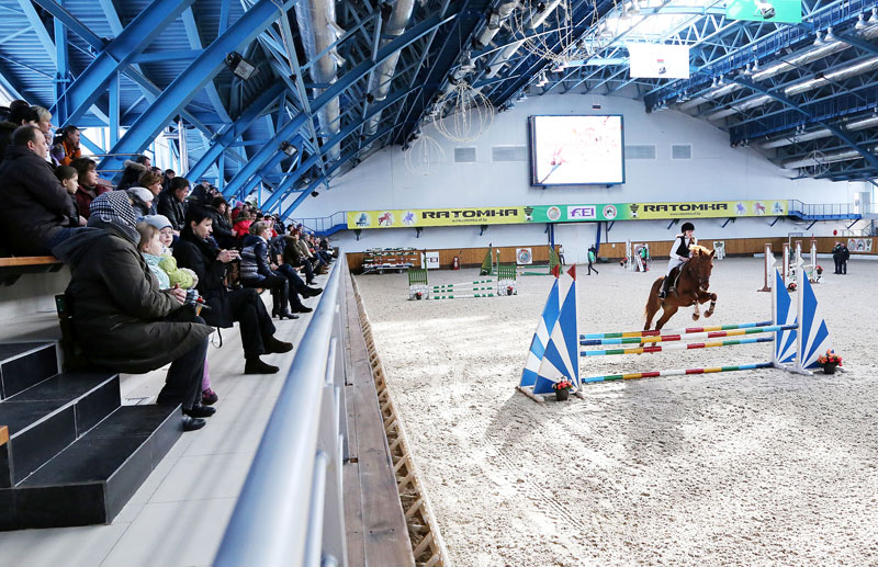 Women's show jumping competition in Ratomka