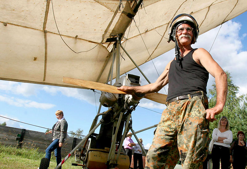 Guests of the farm tourism estate Bogomazov Dvor, Petrikov District are offered a tour on a hang glider