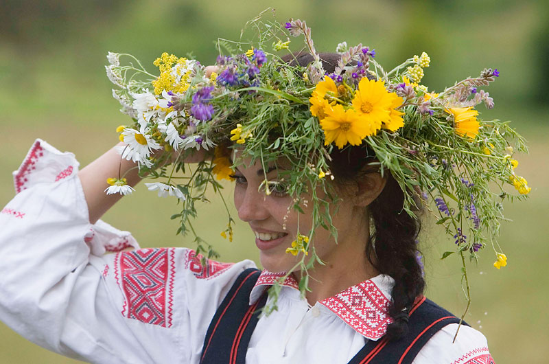 Беларуская дзяўчына на Купалле