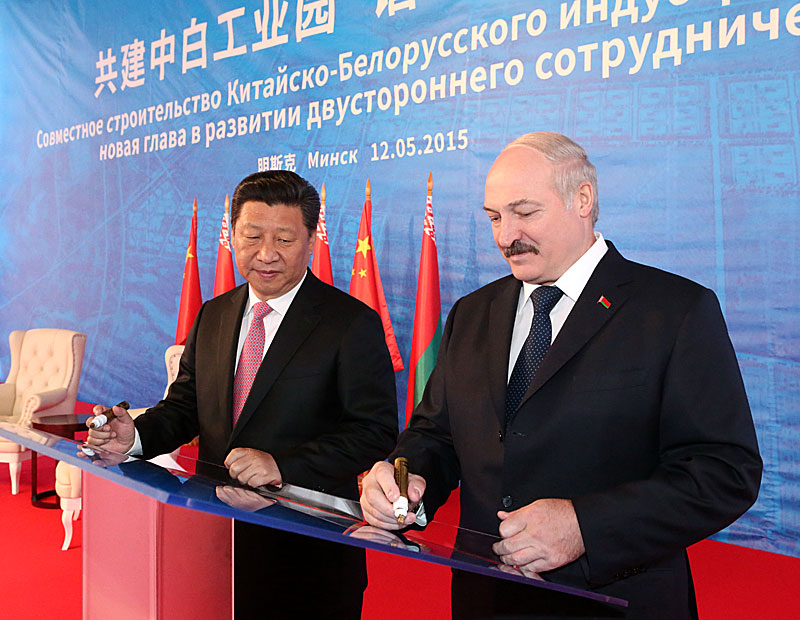Аляксандр Лукашэнка і Сі Цзіньпін на месцы першага этапу будаўніцтва індустрыяльнага парка