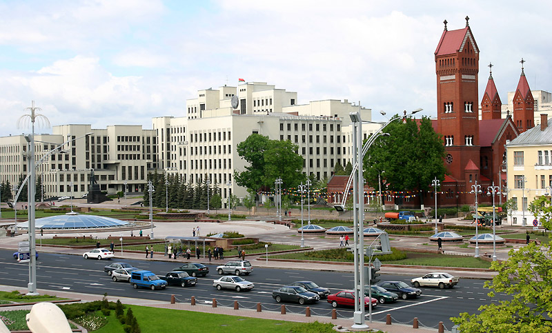 政府大楼和圣徒西蒙和海伦教堂（红教堂）景色一览