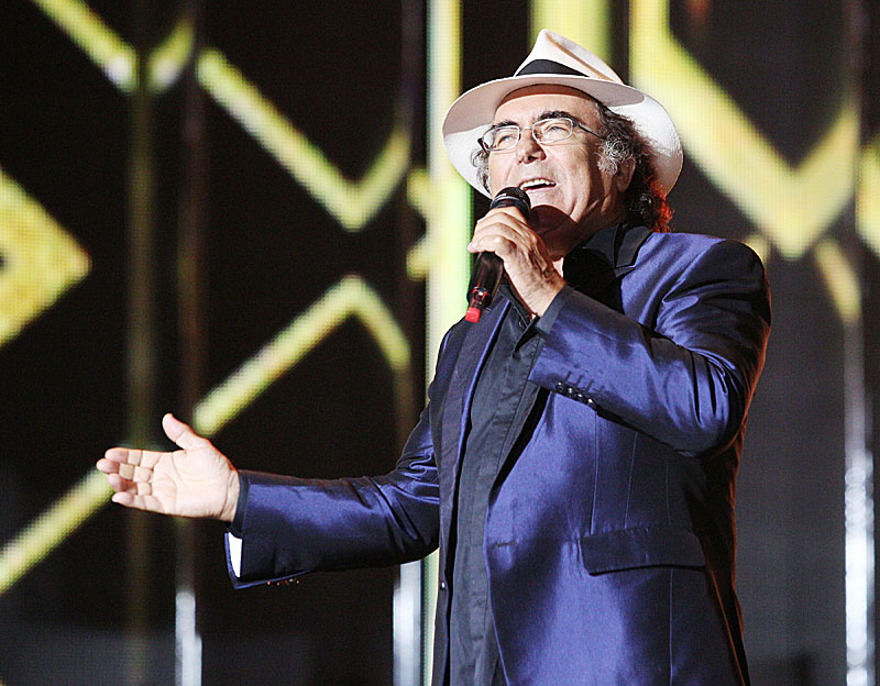 意大利歌手阿尔•巴诺参加夏季圆形剧场舞台（2013年）