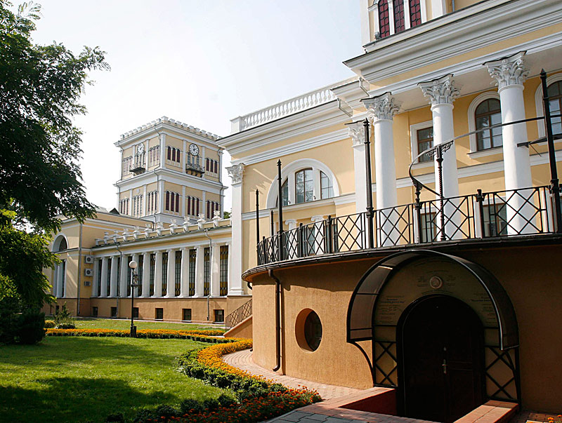 鲁缅采沃和帕斯科维奇宫。戈梅利市