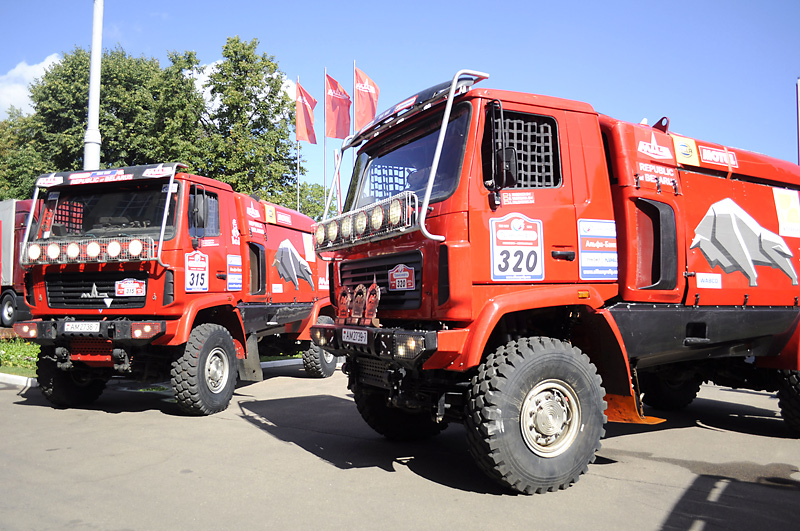 明斯克汽车制造厂的卡车参加有名达喀尔拉力赛