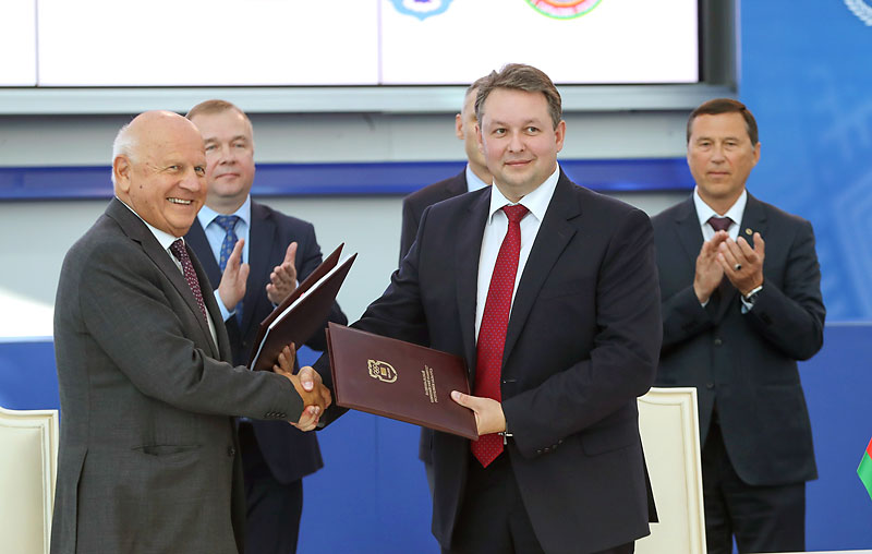 Minsk and the EOC Executive Committee sign a contract on the 2019 European Games, 1 September 2017