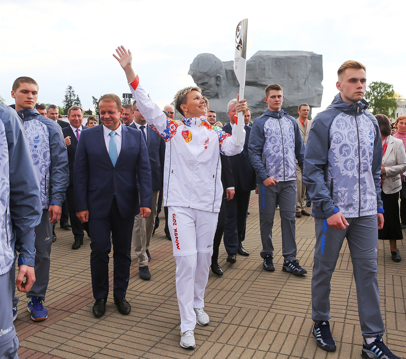 The Flame of Peace relay of the 2nd European Games reaches Brest