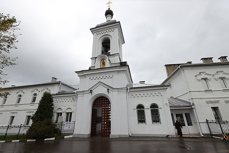 Надвратная колокольня Спасо-Евфросиниевского монастыря