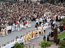 Крестный ход верующих, посвященный католическому празднику Тела Господнего, в Гродно