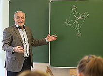 Учитель математики Витебской гимназии №8 Михаил Волков