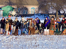 Christmas carols in the village of Zakalnoye, Lyuban district
