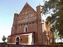 Церковь в Сынковичах - памятник архитектуры конца XV - начала XVI века