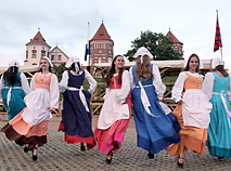 Historical reenactment medieval festival “Heritage of the Past” at Mir Castle