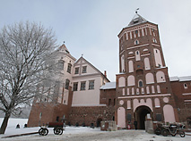 Mir Castle in winter