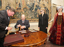 President of Belarus visits Mir Castle after renovations