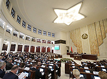 Авальная зала Дома Урада, дзе праходзяць пленарныя пасяджэнні Палаты прадстаўнікоў