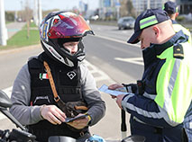 Дзяржаўтаінспекцыя Мінска кантралюе выкананне правілаў дарожнага руху вадзіцелямі мотатранспарту