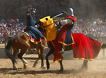 Конны рыцарскі турнір у Лідскім замку