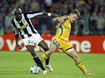 BATE vs Juventus. Mohammed Sissoko and Vitaly Rodionov
