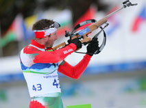 Белорусский биатлонист Рустам Валиуллин во время гонки преследования на Олимпиаде-2010 в Ванкувере