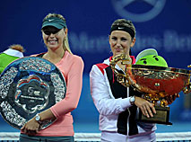 Виктория Азаренко выиграла у Марии Шараповой на открытом чемпионате Китая по теннису (2012)