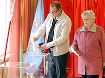 Voting at one of the polling stations in Vitebsk region, 2012
