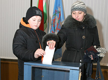 На избирательном участке в Витебске, 2010