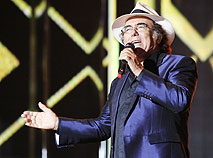Итальянский певец Аль Бано на сцене Летнего амфитеатра (2013)